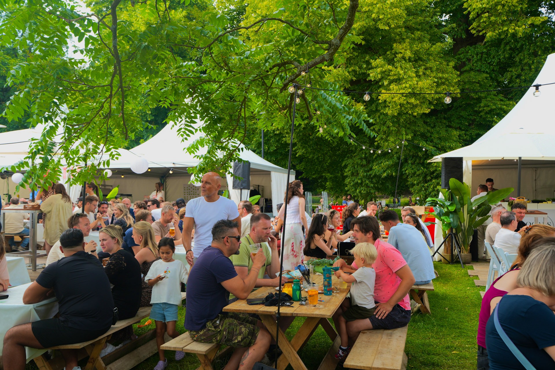 Een gezellige middag op het terras bij SonsbeekProeft